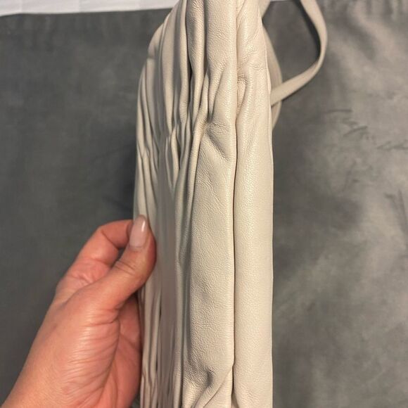 Michael Kors small purse - Picture 6 of 10